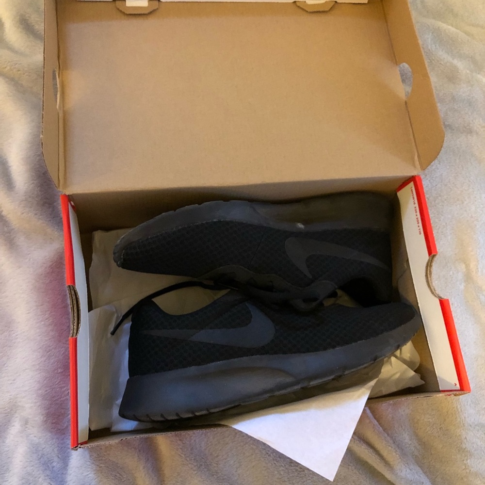 Black Nike Tanjun